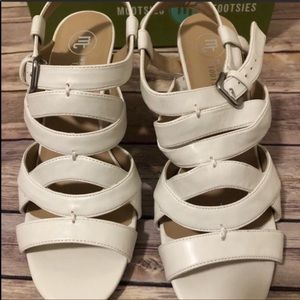🦋 Mortises Tootsies Mocarley white strap heels